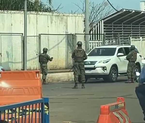 Militares de la Armada brasileña realizan DOBLE CONTROL en el Puente de la Amistad