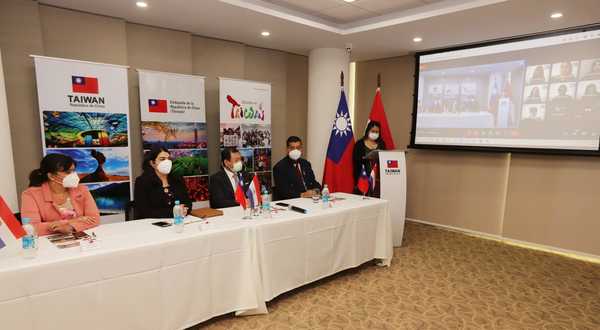 Taiwán entregó becas a estudiantes paraguayos para realizar estudios en el exterior - .::Agencia IP::.
