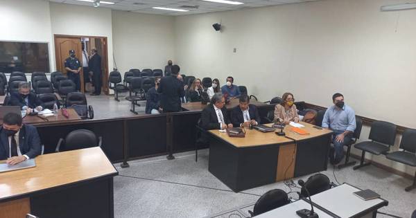 La Nación / Quema del Congreso: condenan a tres años de cárcel a Stiben Patrón y dos personas más