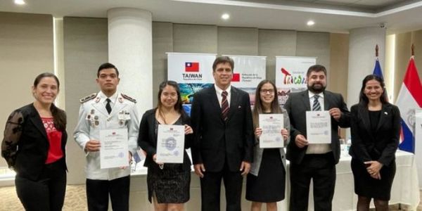 Paraguayos fueron becados para estudiar en Taiwán