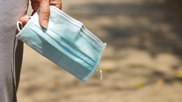 Mascarillas al aire libre dejarán de ser obligatorias en Argentina