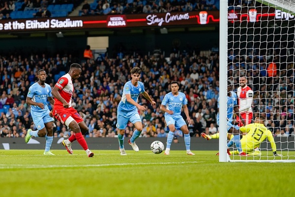 Manchester City liquida con remontada al Wycombe