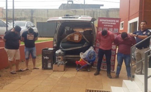 Caen cuatro hombres por estafa a una empresa