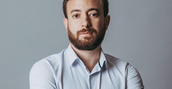 Instagram vuelve a censurar al escritor Agustín Laje
