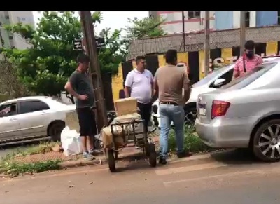 Policías sin uniforme y en vehículo particular detienen a ciudadano brasileño en Ciudad del Este