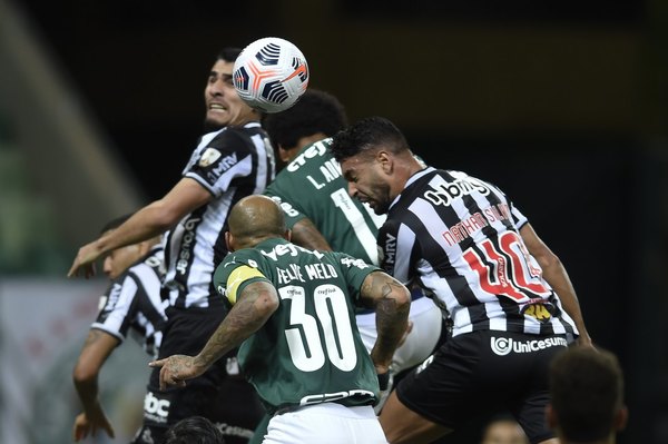 Con Gómez y Alonso, Palmeiras y Mineiro empatan dejando todo para la vuelta
