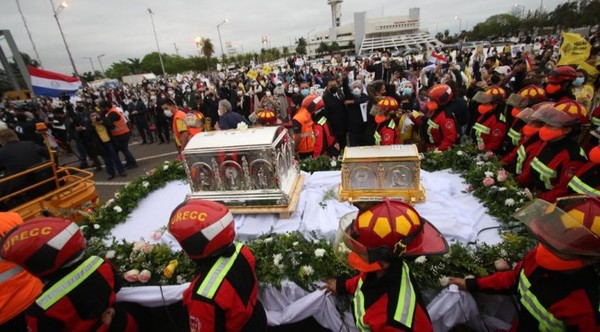 Tras emotiva procesión, inició misa por Chiquitunga