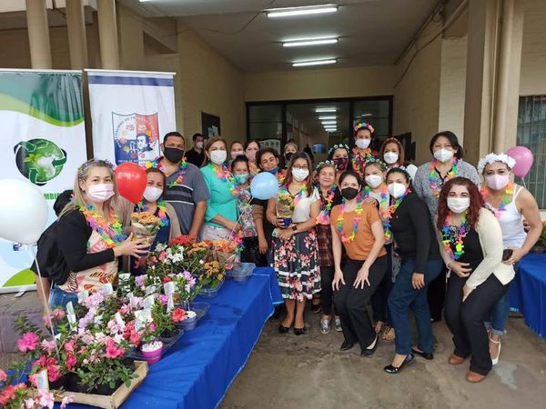 Comuna fernandina reparte flores por llegada de la primavera y resalta importancia de cuidar el ambiente - Nacionales - ABC Color