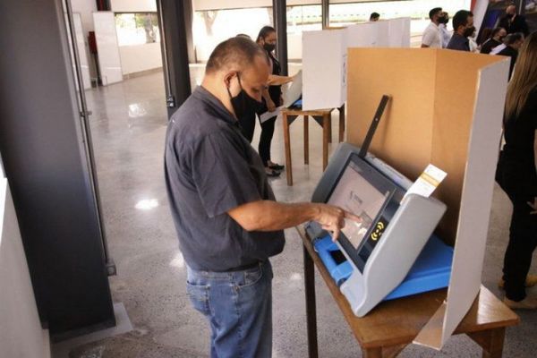 A poco de las municipales, definen si multan por no votar