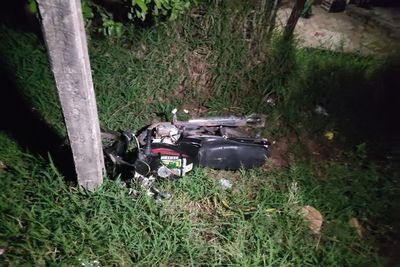 Motociclista muere tras chocar contra una columna - Nacionales - ABC Color