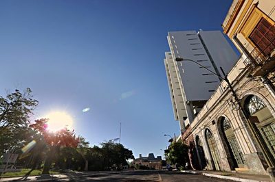 Mitad de semana con clima fresco a cálido y vientos del sureste