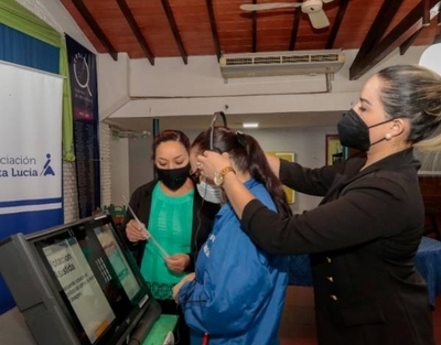Diario HOY | Personas con discapacidad fueron instruidas en uso de máquina de votación