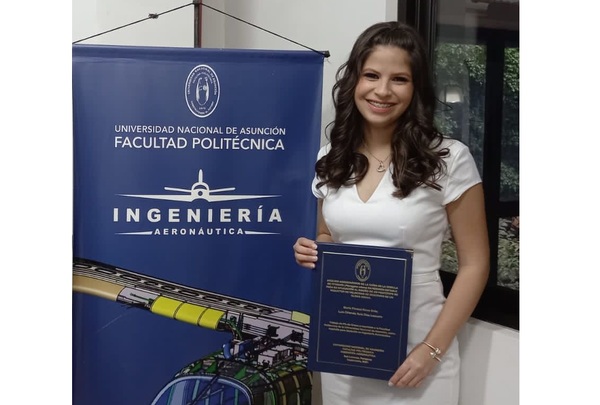 Egresó la primera mujer de la carrera de Ingeniería Aeronáutica