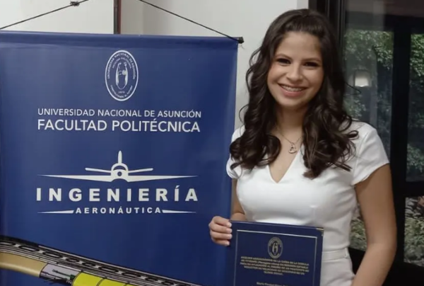 Egresó la primera mujer de la carrera de Ingeniería Aeronáutica