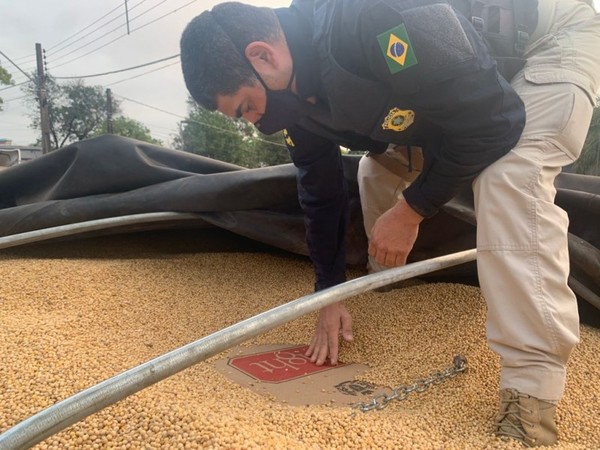 Incautan en Brasil cigarrillos y soja contrabandeados de Paraguay