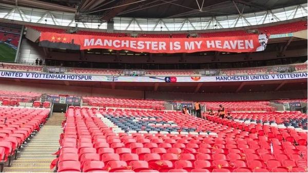 Tribunas para aficionados de pie se experimentarán en estadios ingleses - Fútbol Internacional - ABC Color