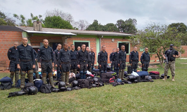 Coronel Oviedo: Entregan uniformes operativos a próximos egresados de GEO - OviedoPress