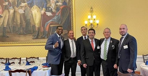 Velázquez se reunió con congresistas norteamericanos