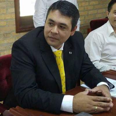 Bernal dice que “no pierde tiempo en peleas mediáticas” - La Clave