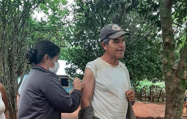 Vacunación anticovid casa por casa en Caazapá