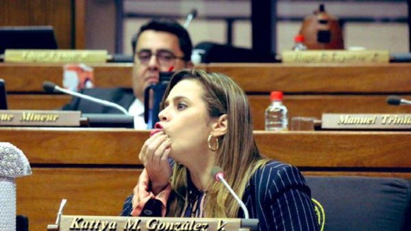 Kattya tiroteó contra "El Repasador": "Inmorales rentados para difamar"