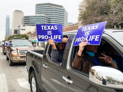Primer médico demandado por violar la ley de latidos en Texas