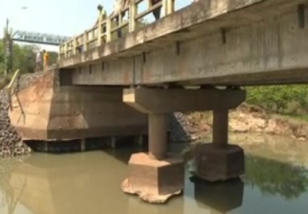 Mbocayaty Del Yhaguy: Puente cerca del derrumbe - SNT