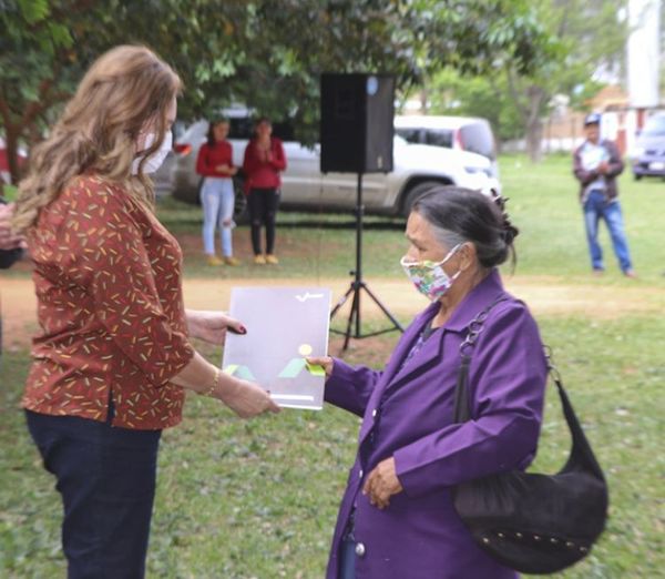 INDERT entregó otros 110 títulos en la colonia Manduará, de Canindeyú