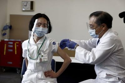 Japón comenzará a aplicar la tercera dosis de la vacuna contra el coronavirus en 2022 - ADN Digital
