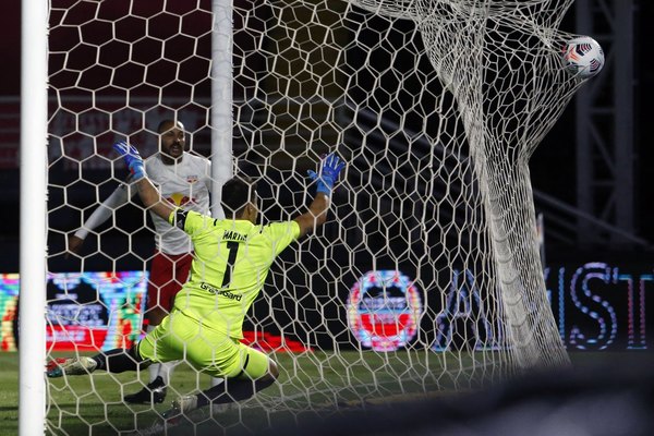Bragantino golpea en casa y toma ventaja ante Libertad en la Sudamericana