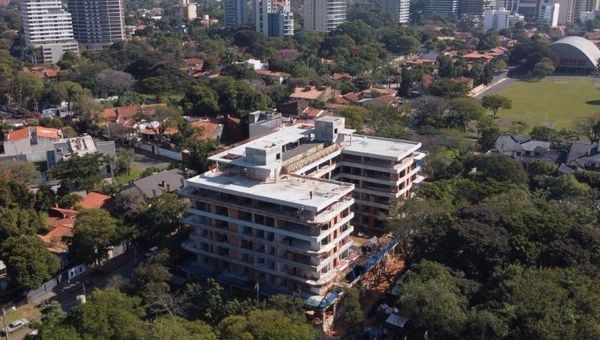 ¿Qué es el proceso Design-Build y cómo permite la temprana comercialización de unidades?