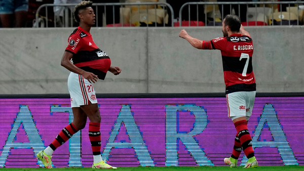 Flamengo se hace fuerte en casa y saca dos goles de ventaja