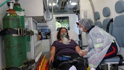 Brotes de Covid seguirán hasta bien entrado el 2022, estima la OPS