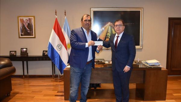 Díaz Verón recibe aporte de la EBY a días de las elecciones