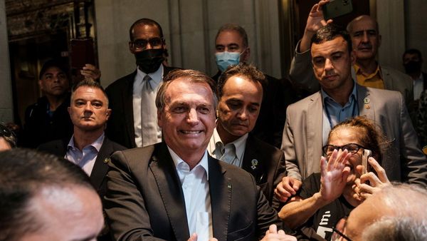 Bolsonaro se aísla tras test positivo de ministro de Salud