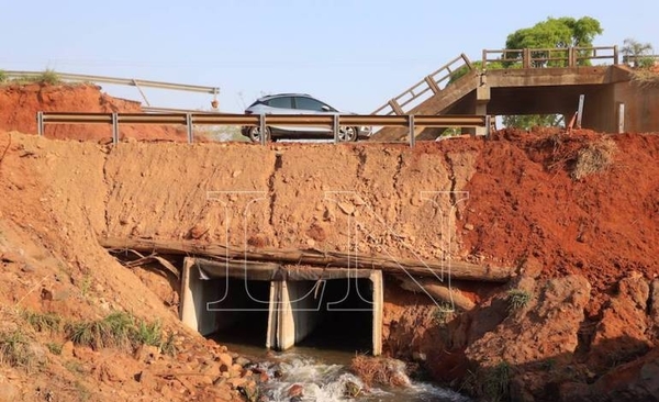 Diario HOY | Puente caído de Tacuatí sigue igual a tres meses del siniestro