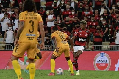 El Barcelona de Williams Riveros cae ante el Flamengo, pero la serie queda abierta