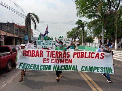 Campesinos marchan en el microcentro en rechazo al proyecto de aumentar pena a invasores