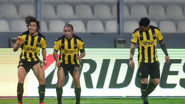 Peñarol busca dar el primer golpe ante Paranaense