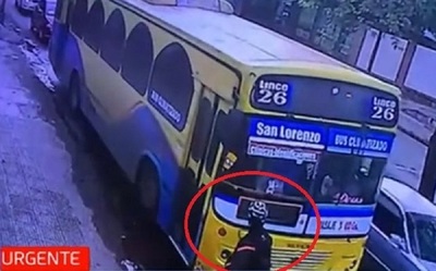 Chofer de ómnibus casi atropella a ciclista y destruye su bicicleta en Fernando de la Mora