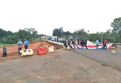 Coronel Oviedo; Indígenas cierran Ruta PY 02 – Prensa 5