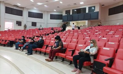 Vacunatorios casi vacíos para segunda dosis