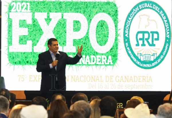 Cartes habla de la quema de su “tractor amarillo” y alardea de poder mediático