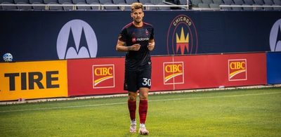 ¡La rompió! Asistencia, gol y figura del partido para Gastón Giménez