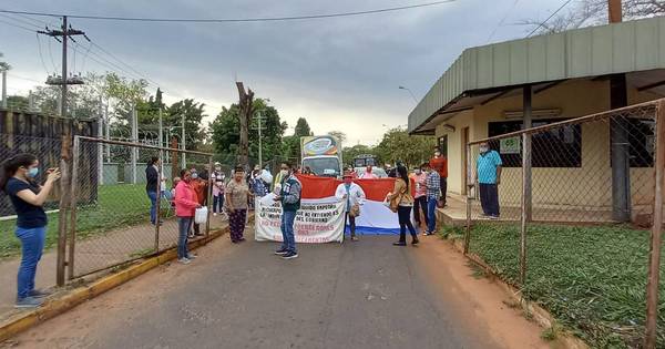 La Nación / Enfermos renales exigen renovar máquinas de diálisis en el Hospital de Itauguá