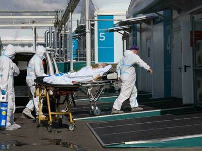 Muertes diarias por covid-19 en Rusia nuevamente en alza