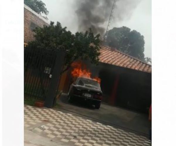 Reportan incendio de un vehículo en el barrio Hipódromo - Nacionales - ABC Color