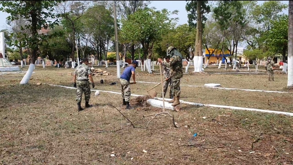 Militares realizan limpieza de plaza | Radio Regional 660 AM