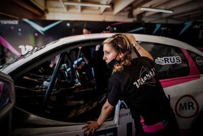 Equipo integrado por mujeres hace historia en el automovilismo argentino - Automovilismo - ABC Color