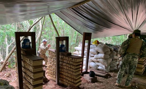 Diario HOY |  Requisan seis toneladas de marihuana en un centro de acopio en Itapúa